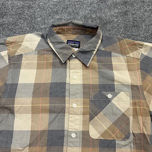 Patagonia Shirt Mens XS Beige Brown Gray Plaid Short Sleeve Go To STY 52691 - Picture 1 of 9
